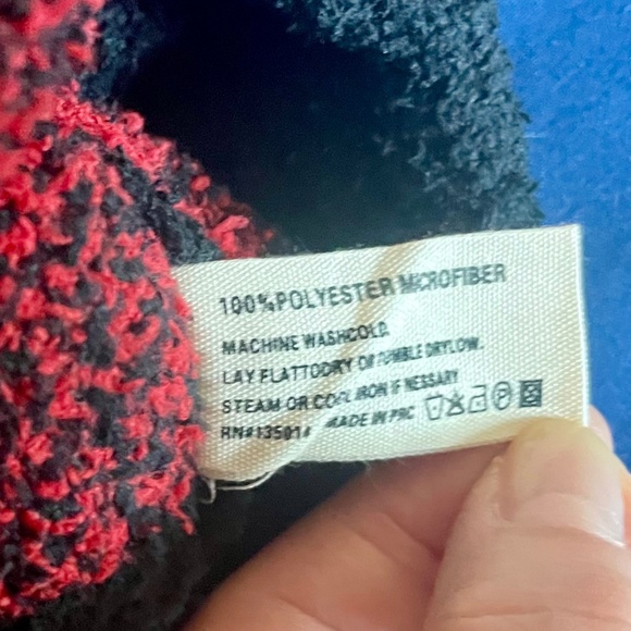 NWT Comfy Luxe Red and Black Plaid Print Beanie with Pom Pom - Picture 5 of 6